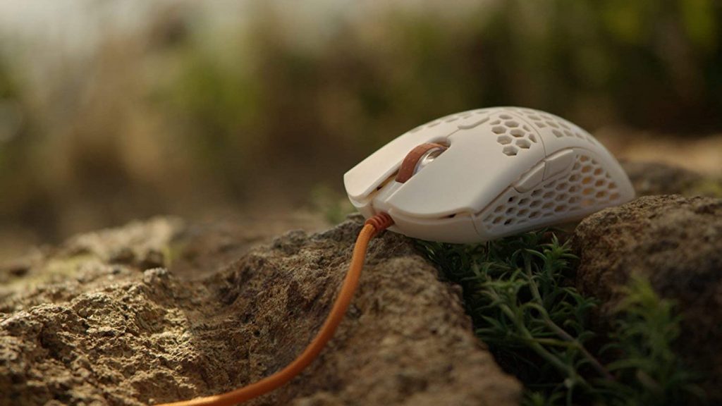 Mouse con agujeros