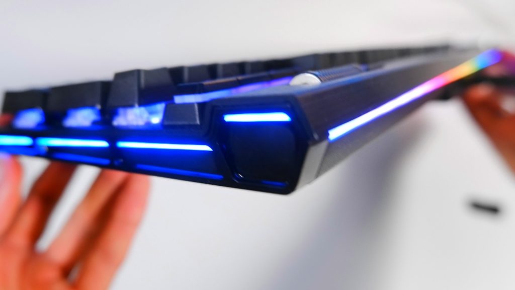 Corsair K100 RGB, luces led por todas partes