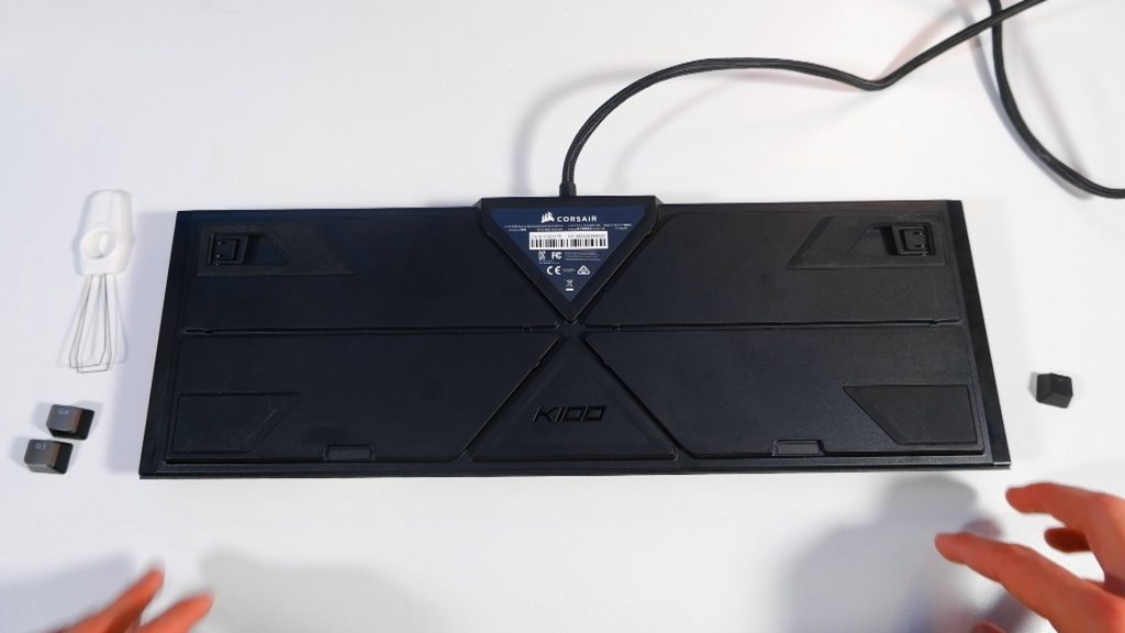 Corsair K100 RGB, parte trasera