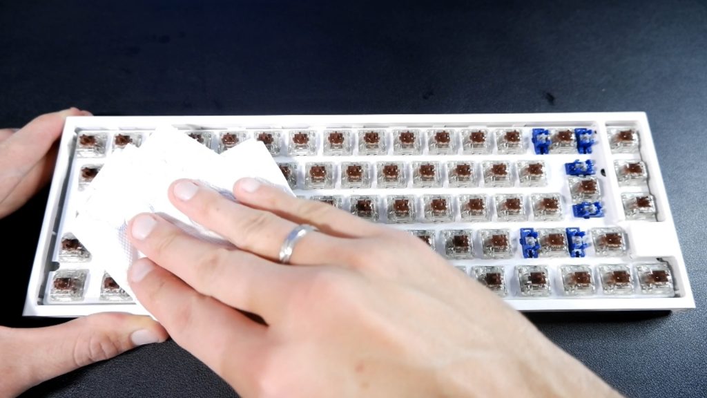 Lubricando teclados sin desoldar switches
