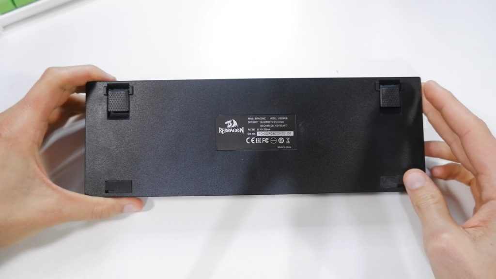 Parte Trasera del teclado 60% de Redragon