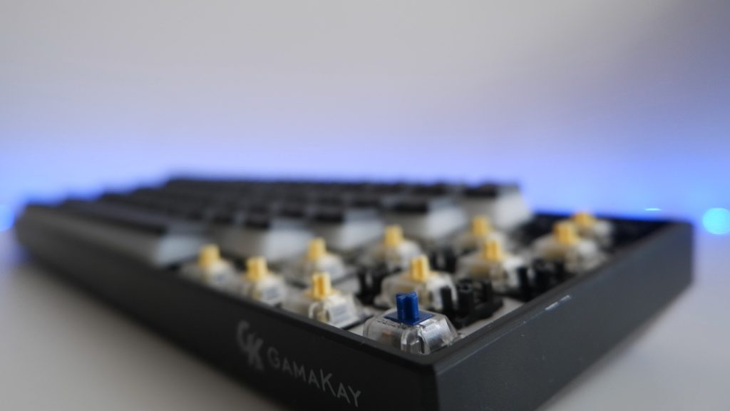 Gamakay MK61 con Switches Gaterón Ópticos Yellow