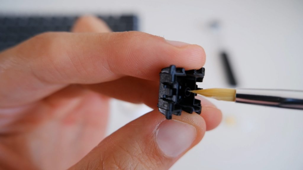 Lubricando el Bottom housing de un switch