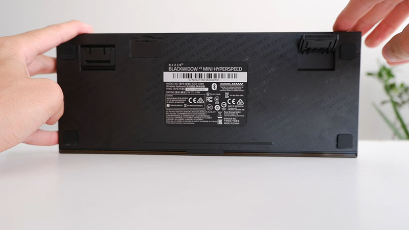 Parte trasera del Razer BlackWidow v3 Mini HyperSpeed 65%