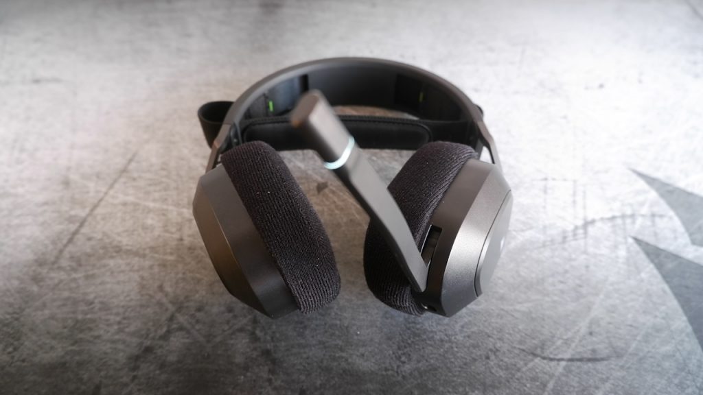 Corsair HS80 con el micrófono encendido
