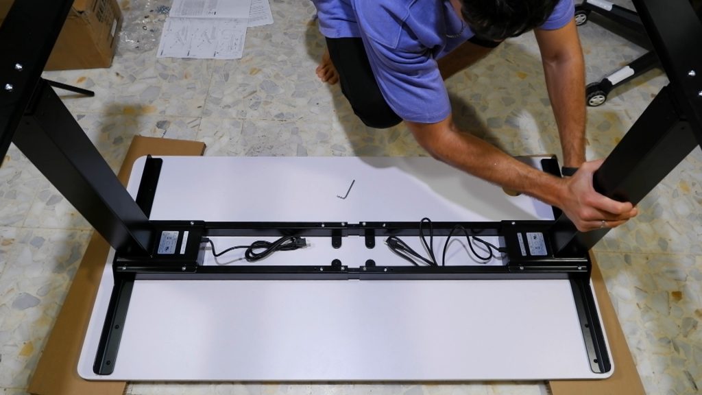 Ajustando el tamaño de la estructura de una mesa eléctrica elevable