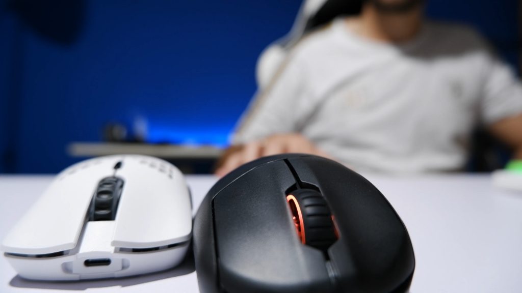 Glorious PC Model O Wireless VS Steelseries Prime Wireless