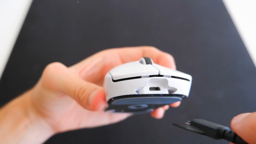 Micro USB en el Logitech Superlight