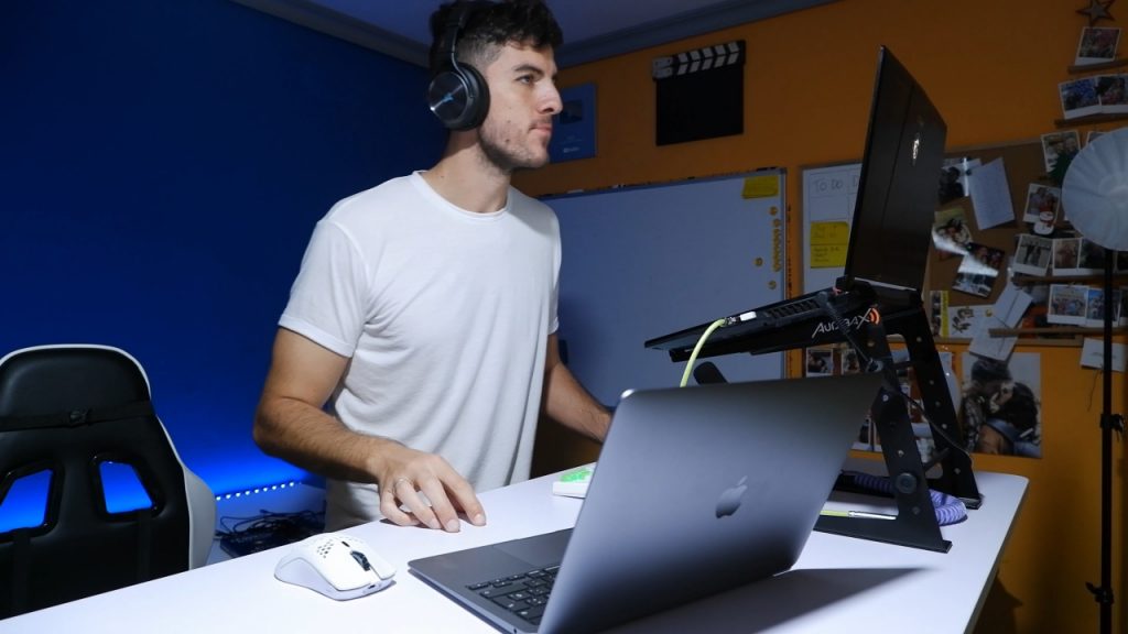 Conectado a Bluetooth al Macbook y a la vez por Slipstream Wireless al PC