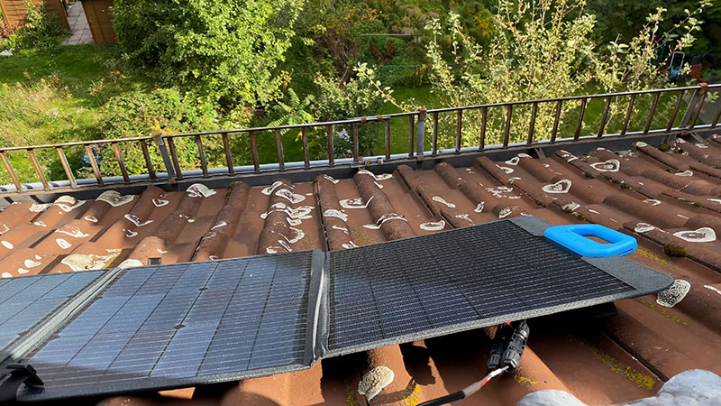 Cargando Bluetti panel solar PV120