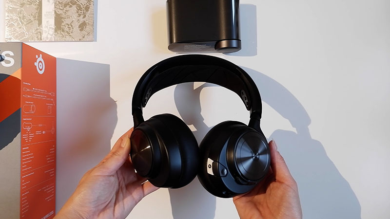 Unboxing Arctis Nova Pro Wireless