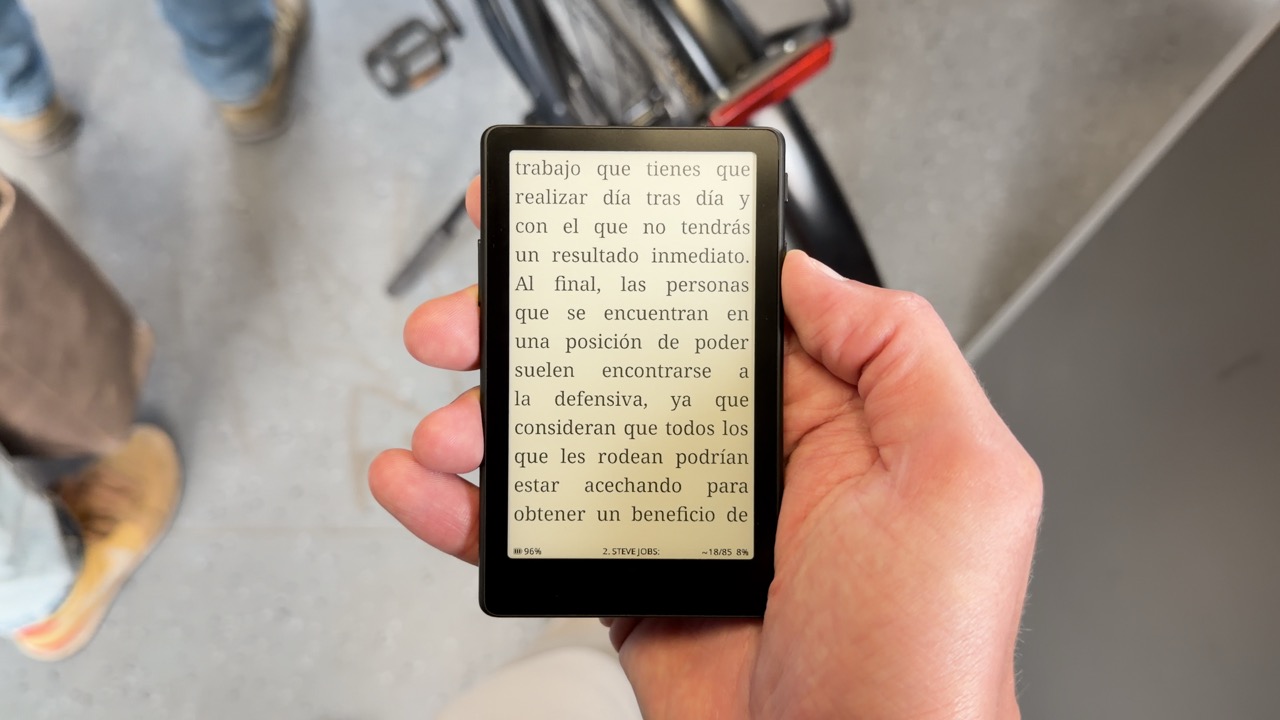 Xteink X4 Pro durante la prueba de lectura